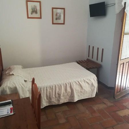Hostal Comercio Carmona  Bagian luar foto