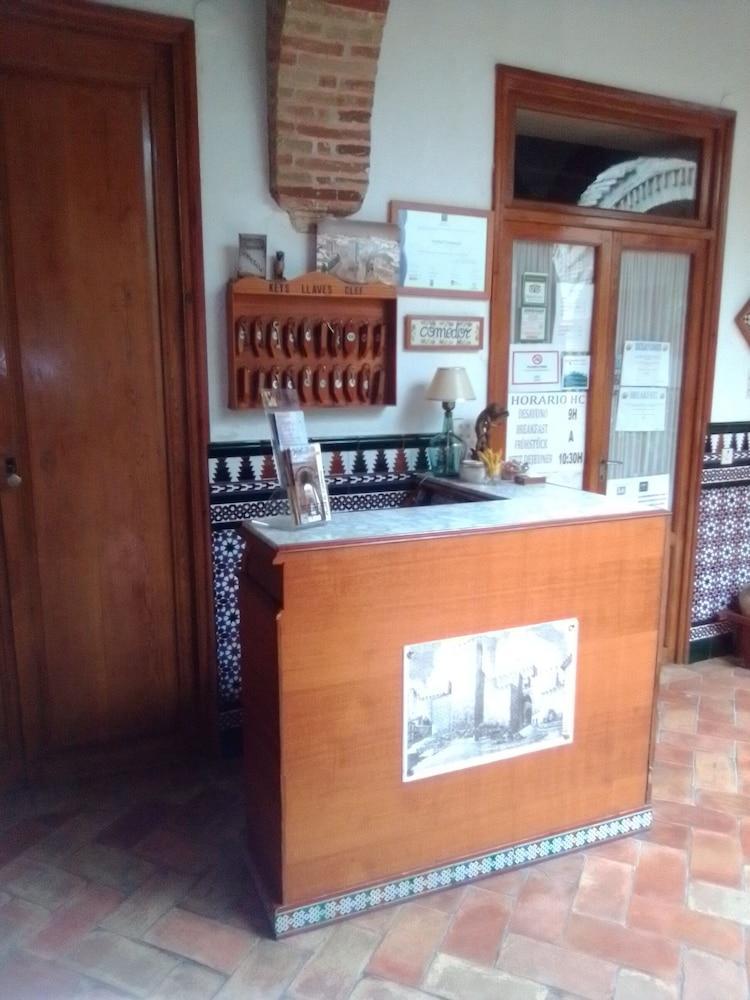 Hostal Comercio Carmona  Bagian luar foto